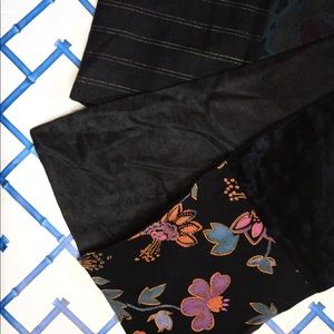 Reversible silk scarf with flowers